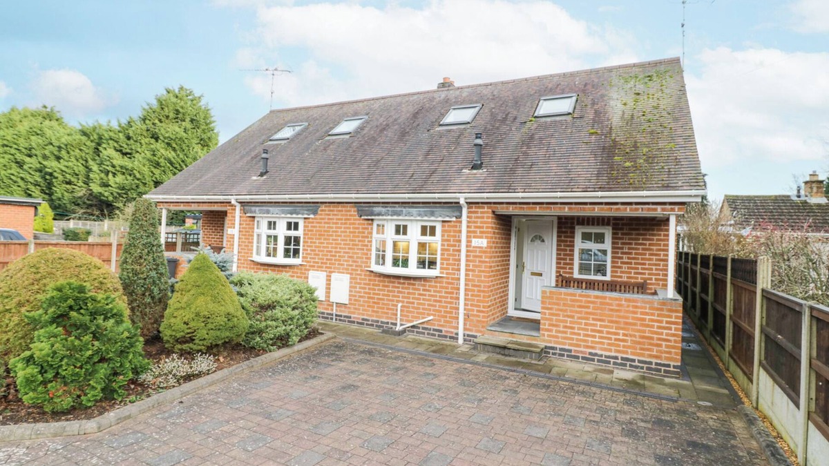 Stourport-on-Severn Cottage | HEN AND CHICKENS, family friendly in Stourport-On-Severn
