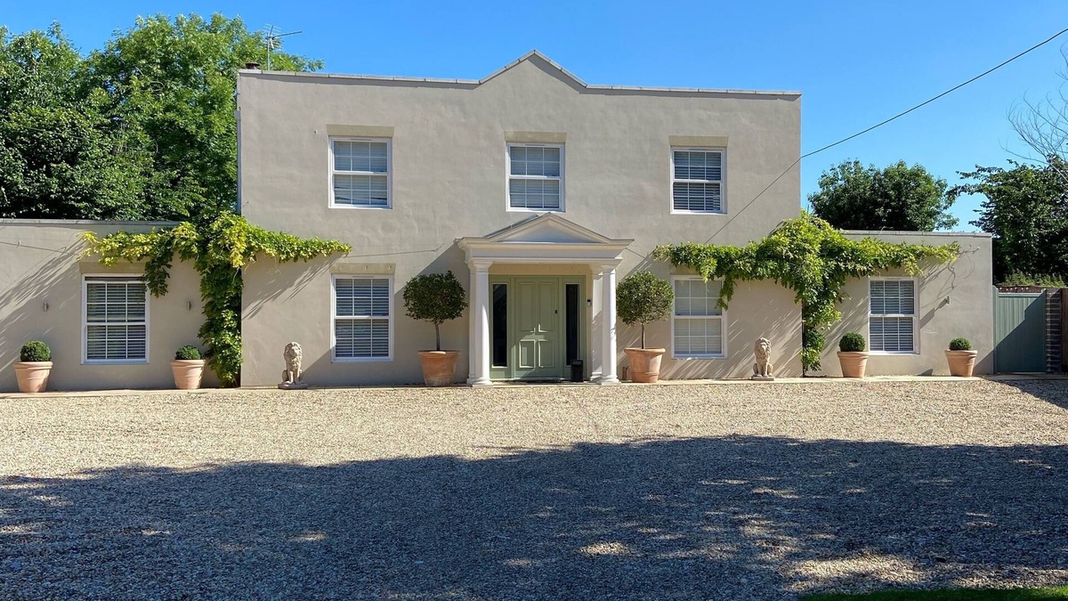 Horton House | Hen Doo’s and Families *Jacuzzi * BBQ *Parking* Pool Table * Games room