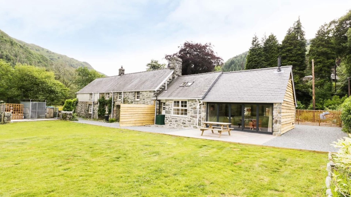 Dolgellau Cottage | HEN GELLIGEMLYN - THE ANNEXE, family friendly in Ganllwyd
