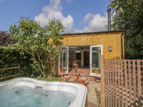 Rugeley House | Hen House View