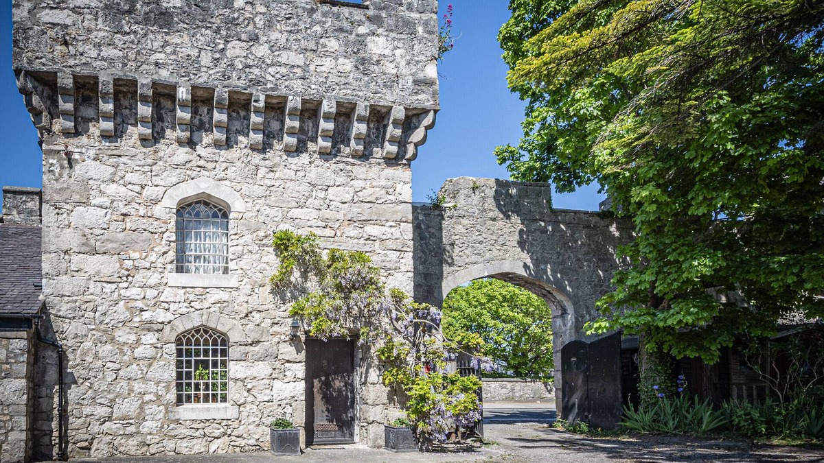 Rhyd-y-foel Cottage | Hen Wrych Hall Tower