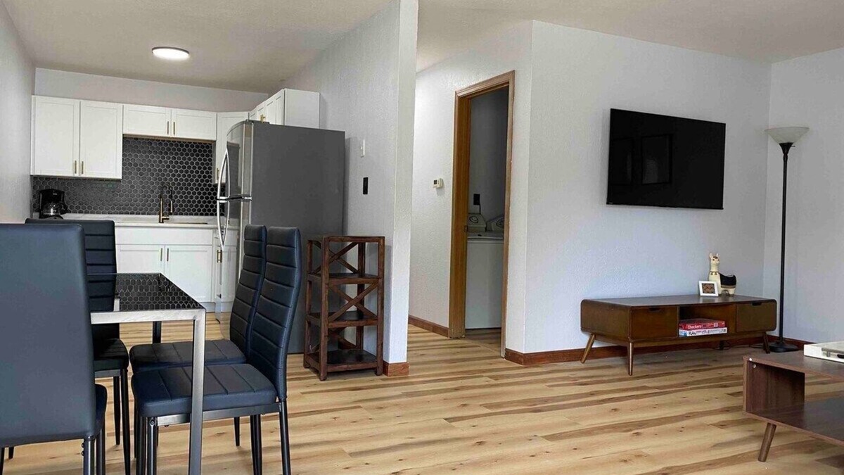 Henderson Apartment | Henderson Haven/KING 2BD/1BA Apartmentnn