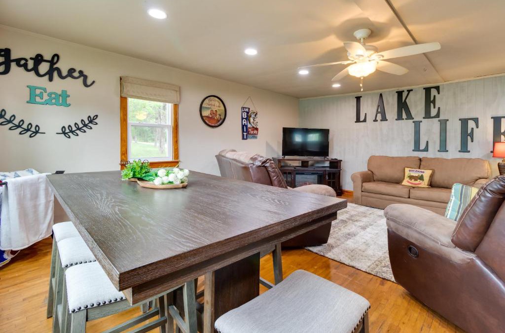 Henderson House | Henderson Vacation Rental Less Than 1 Mi to Norfork Lake!