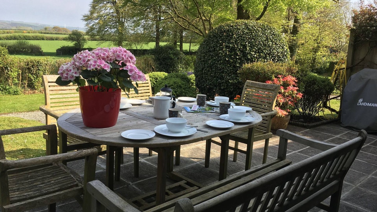 North Tamerton Cottage | Hendra; stunning large cottage in North Cornwall with grounds, dog friendly