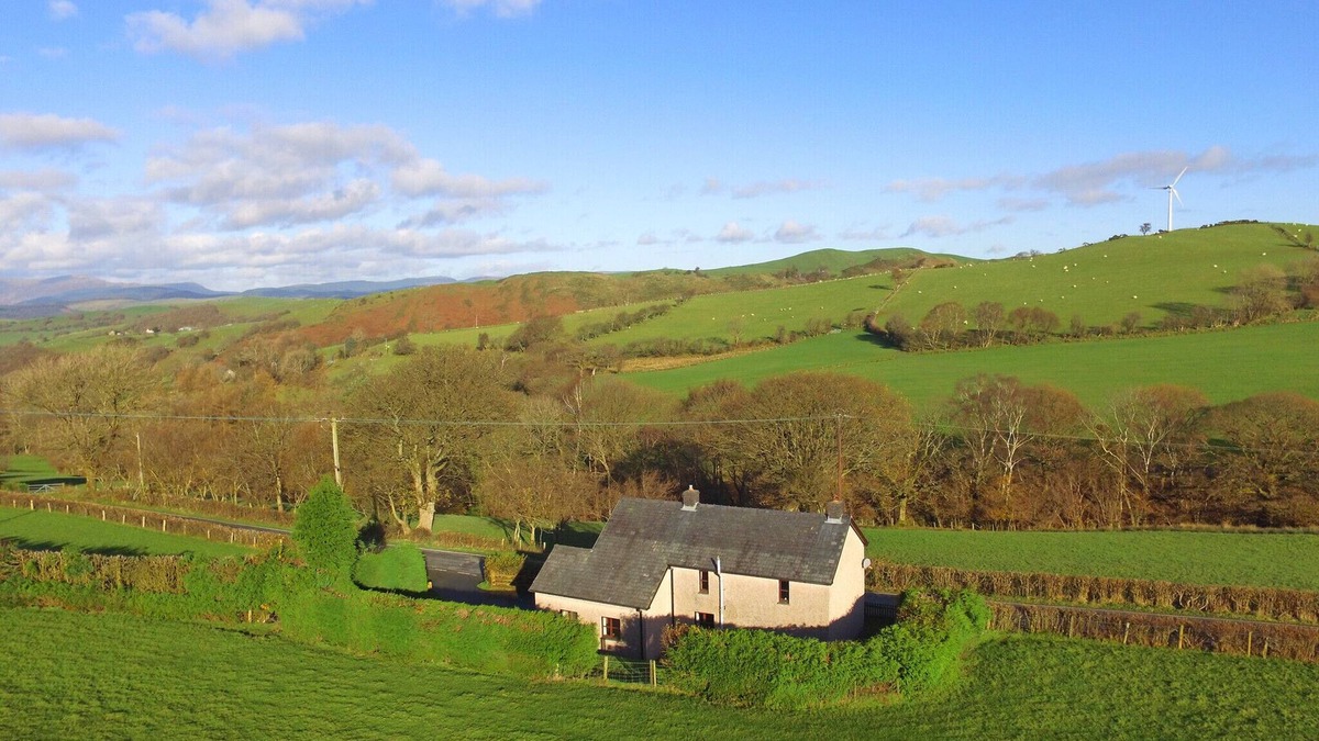 Aberhosan House | Hendre - Three Bedroom House, Sleeps 5