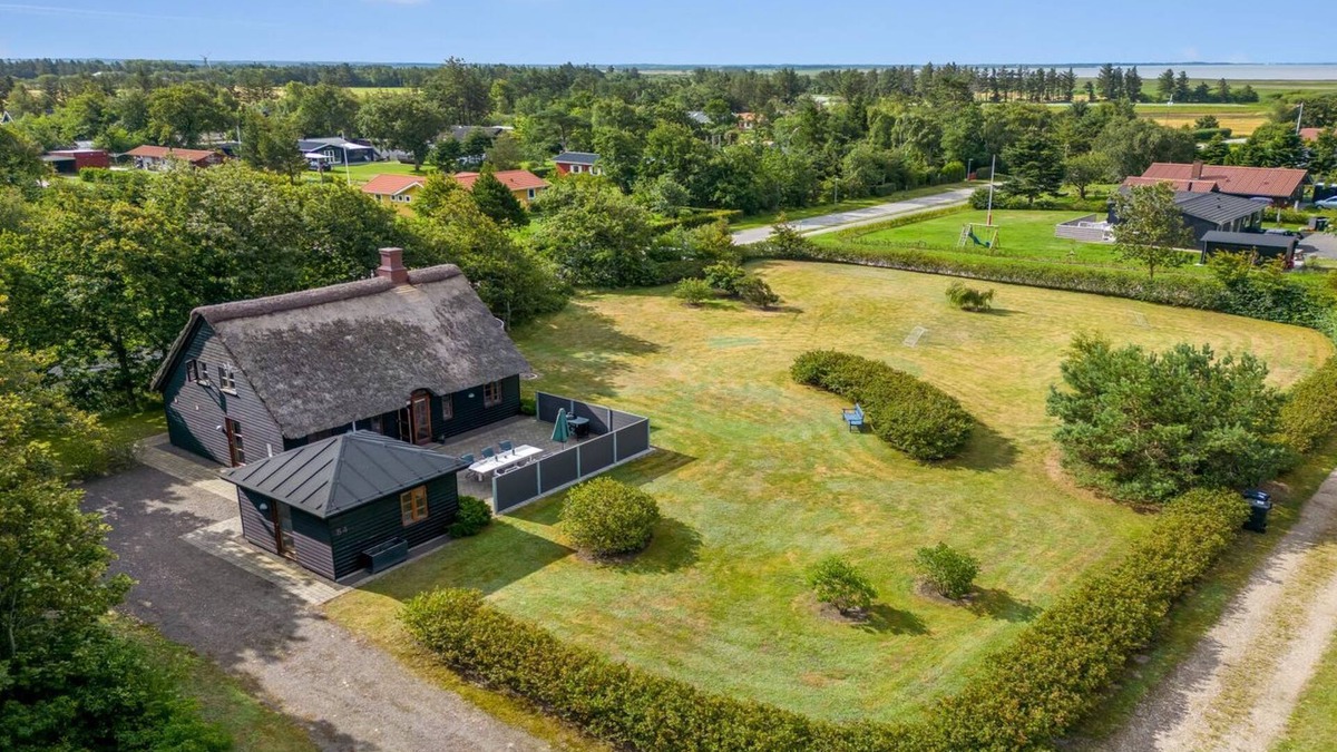 Skjern House | "Hendrina" - 250m to the fjord by Interhome