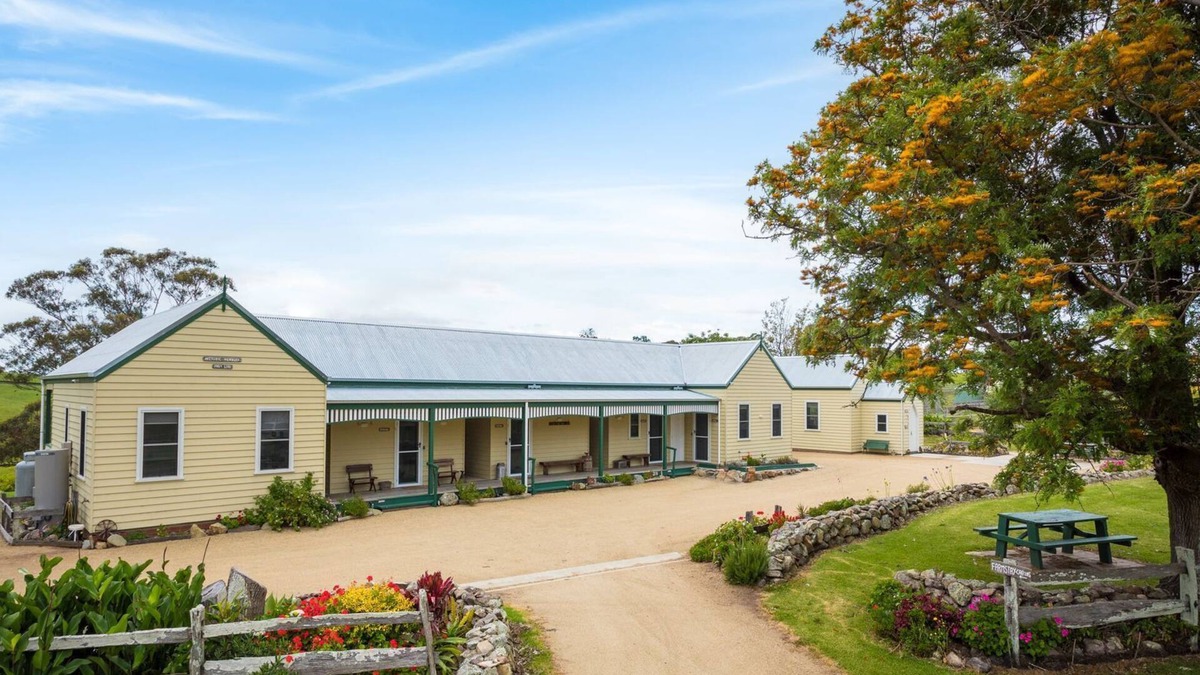 Central Tilba Cabin | Henkley Cottage 1 - Isaiah
