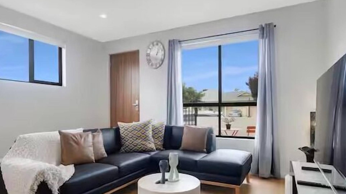 Henley Beach South House | HENLEY BEACH:WHERE RELAXATION MEETS ADVENTURE BY THE SEA-NEAR AIRPORT