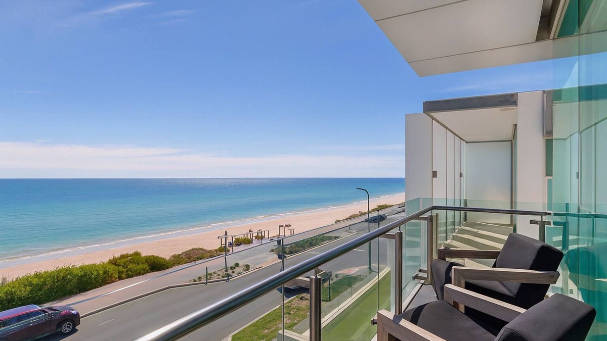 Henley Beach South House | Henley Beachfront Luxury Home With Private Pool, Spa And Sauna!