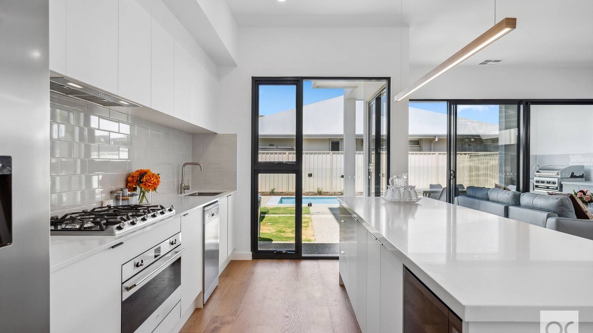 Henley Beach South House | Henley Beachside Getaway with pool and only 300m from the shorelines.