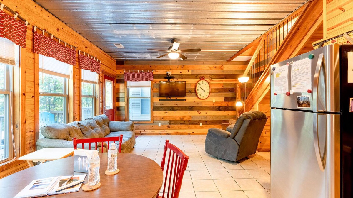 Edgemont Cabin | Hennie's Hideaway #2