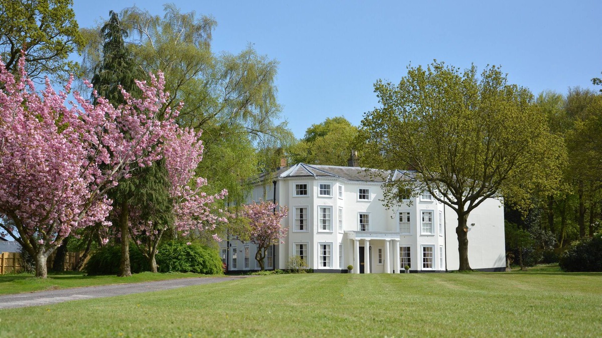 Beccles Cottage | HENSTEAD HALL, pet friendly, with a garden in Beccles