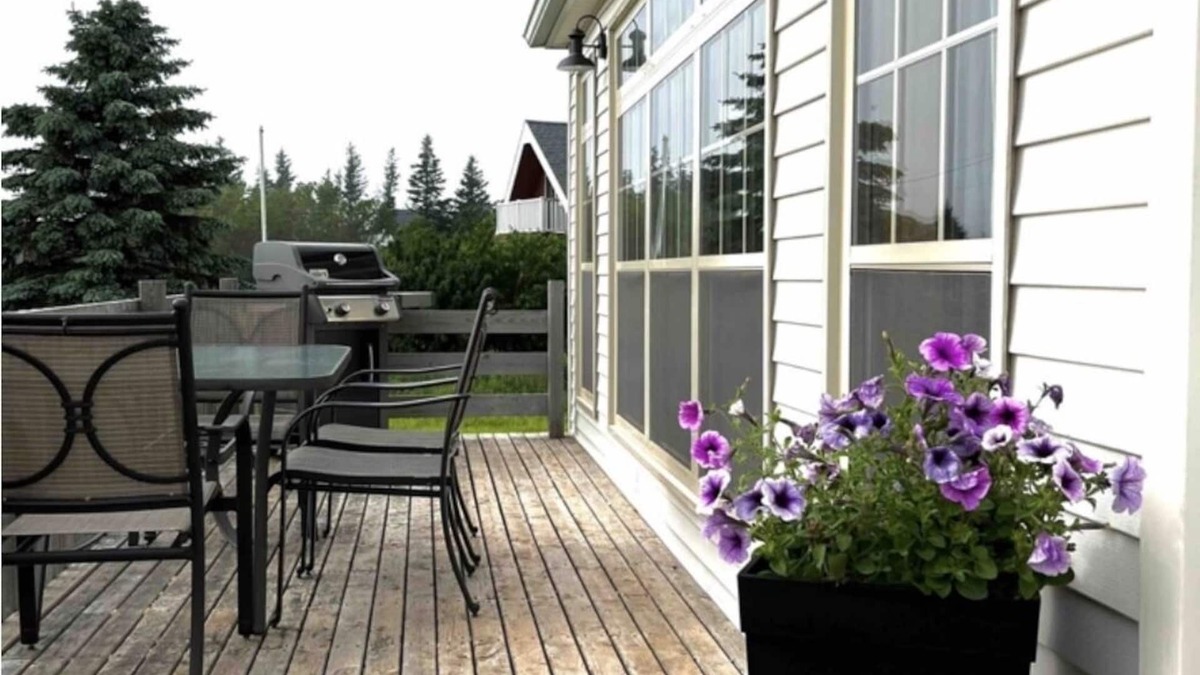 Bayview Cottage | Her Francis
