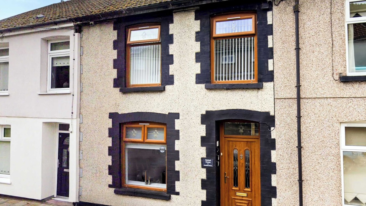 Treherbert House | Herbert House: Rhondda Valley by StayStaycations