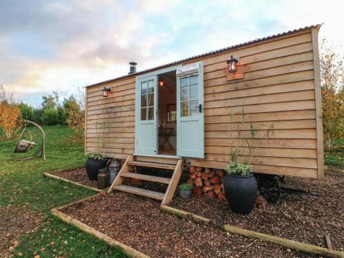 Redmile House | Herbie's Shepherd's Hut - Wellness & Hot Tub