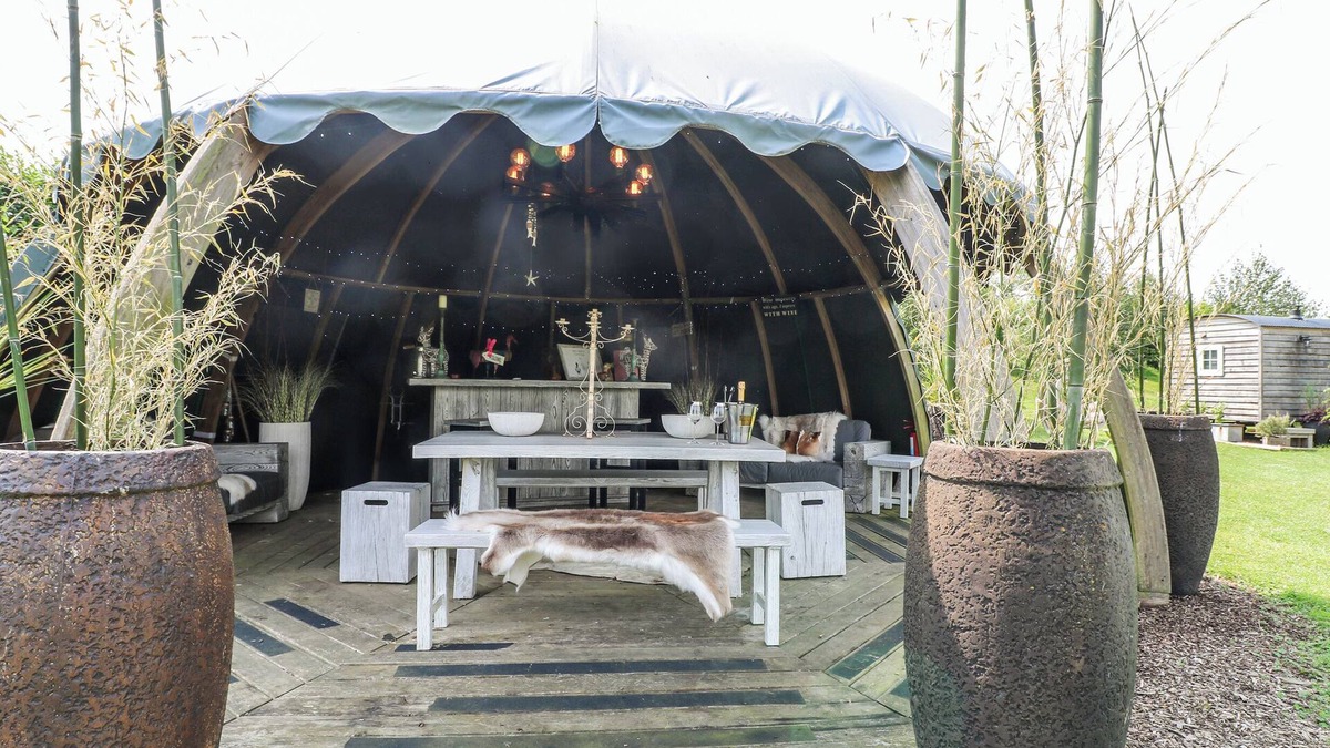 Redmile Cottage | HERBIE'S SHEPHERDS HUT, character holiday cottage in Redmile