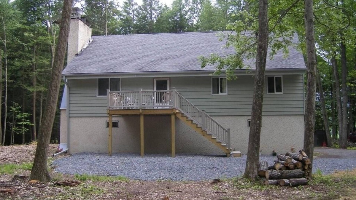 Sweet Valley House | Herbies Hideaway A Unique Getaway Just 4 Miles From Rickett's Glen State Park.