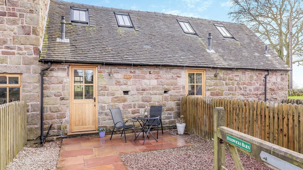 Cauldon Low Cottage | Herdwick Barn - UK46732