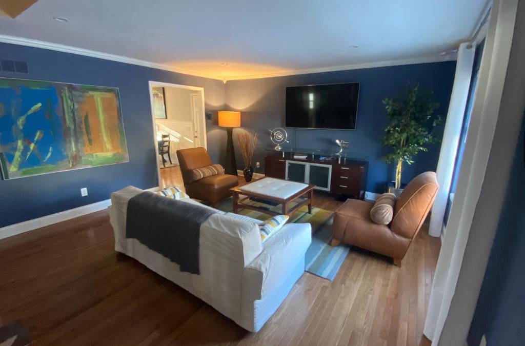 Olathe House | Here It Is! Cool Cape Cod-3 BR-2.5 Bath-12 Guests