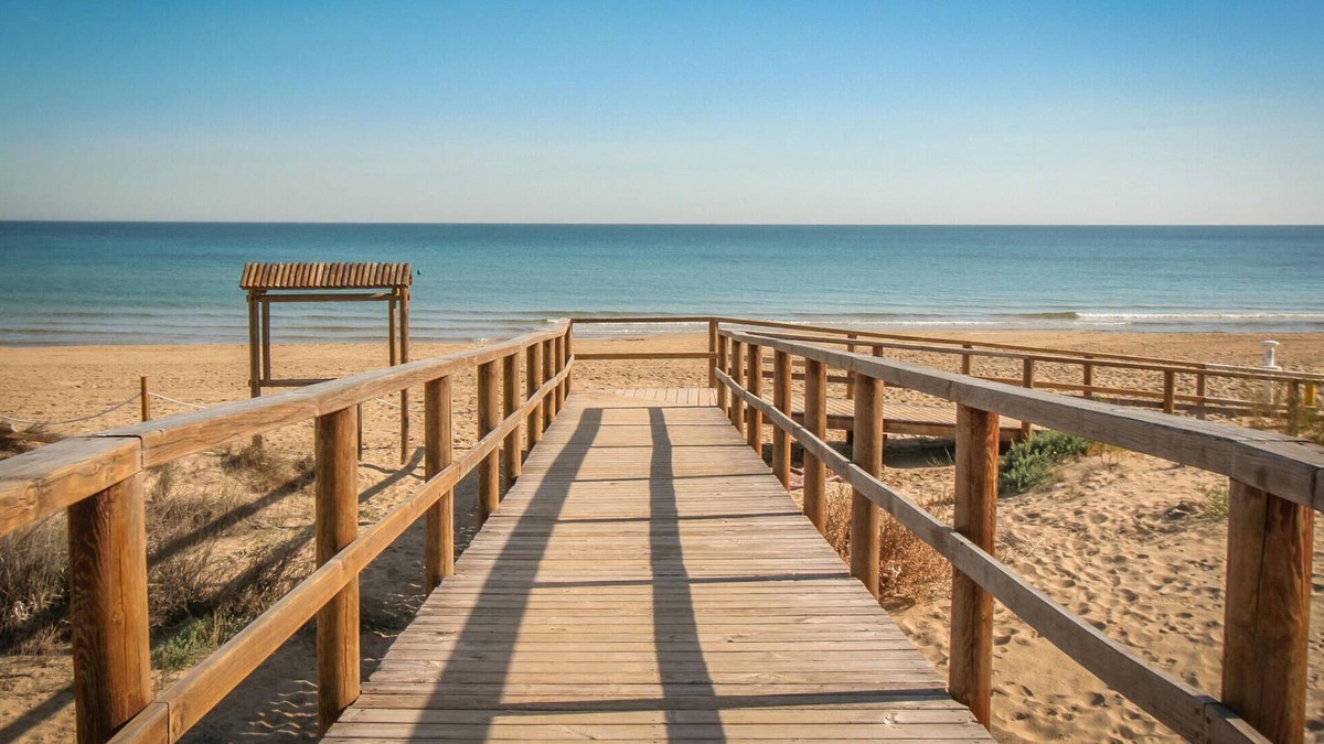 Santa Pola Apartment | Here you can expect a modern and homely furnished apartment near the beach.