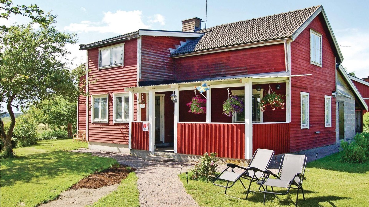 Soderkoping House | Here you will stay in a spacious cottage with good residential location.