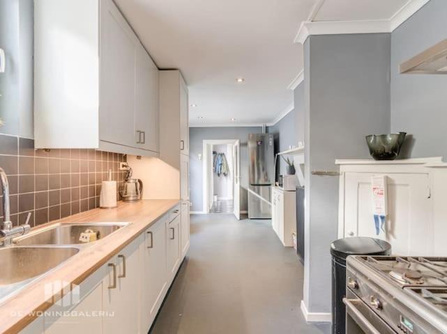 Rupelmonde House | Herenhuis in fishing village