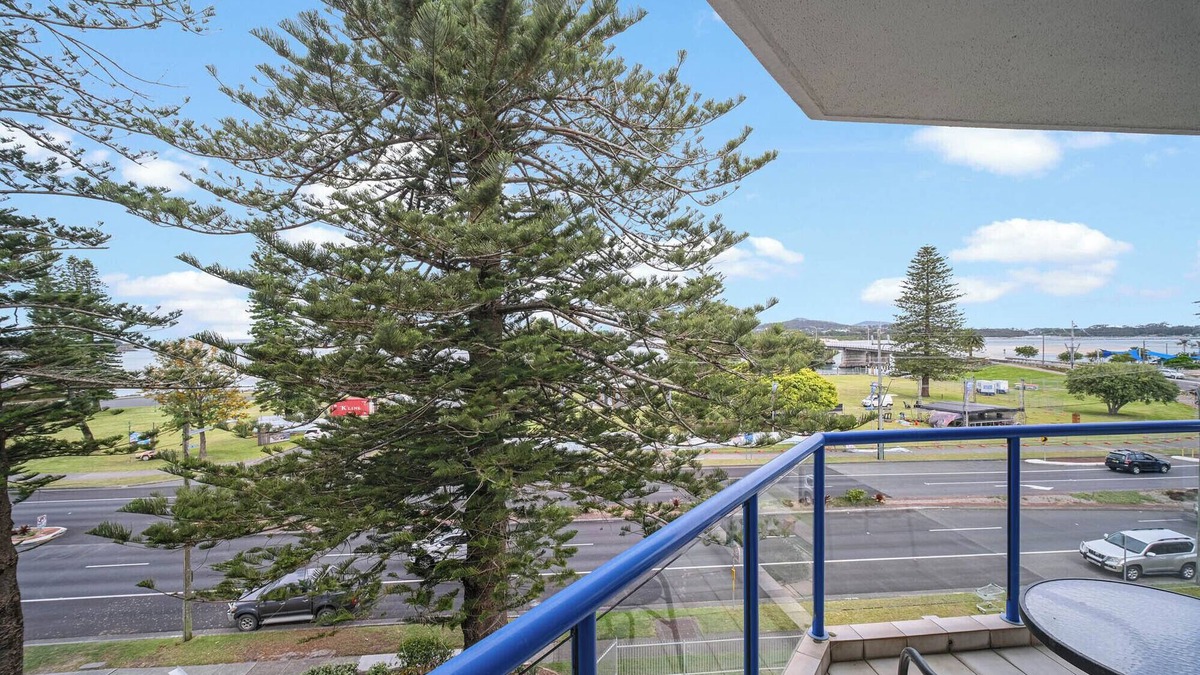 Tuncurry Apartment | Heritage 402 Sunny Ocean and Lake Views