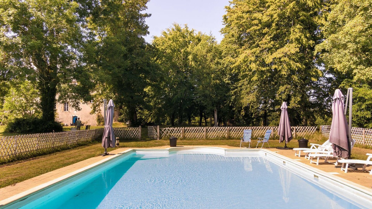 Chalais Apartment | Heritage Castle in Chaleix with Shared Pool