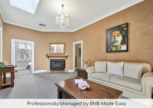 Orange House | Heritage Charm on Hill - Tree-Lined Walk to Town
