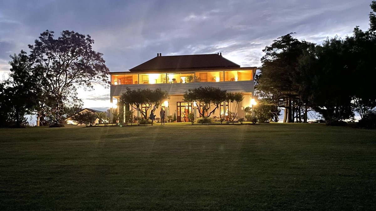 Leconfield Bed & Breakfast | Heritage country luxury hotels close to wineries, concerts & restaurants