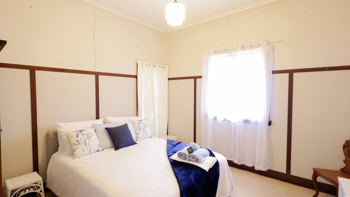 Tenterfield House | Heritage Home with BBQ & Outdoor Fire Pit