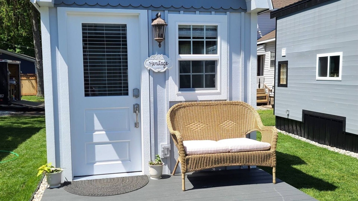 Lakeside Apartment | Heritage House - Tiny Digs Lakeshore