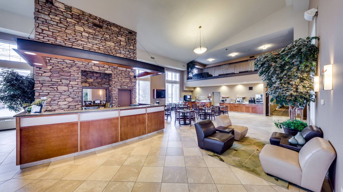Brooks Hotel | Heritage Inn & Suites