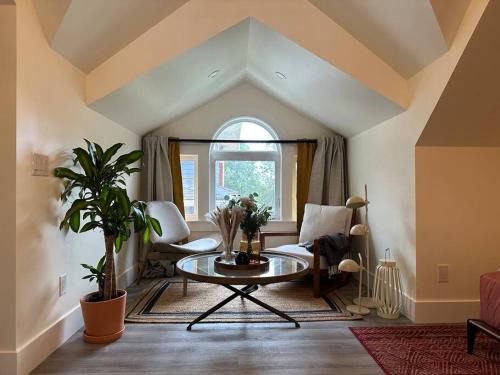 Northeast Edmonton House | Heritage-Inspired Guesthouse - Luxe Bath & Elegant Ceilings