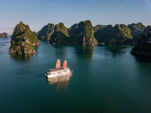 Ha Long Boat Rental | Heritage Line Violet Cruise - Halong Bay & Lan Ha Bay