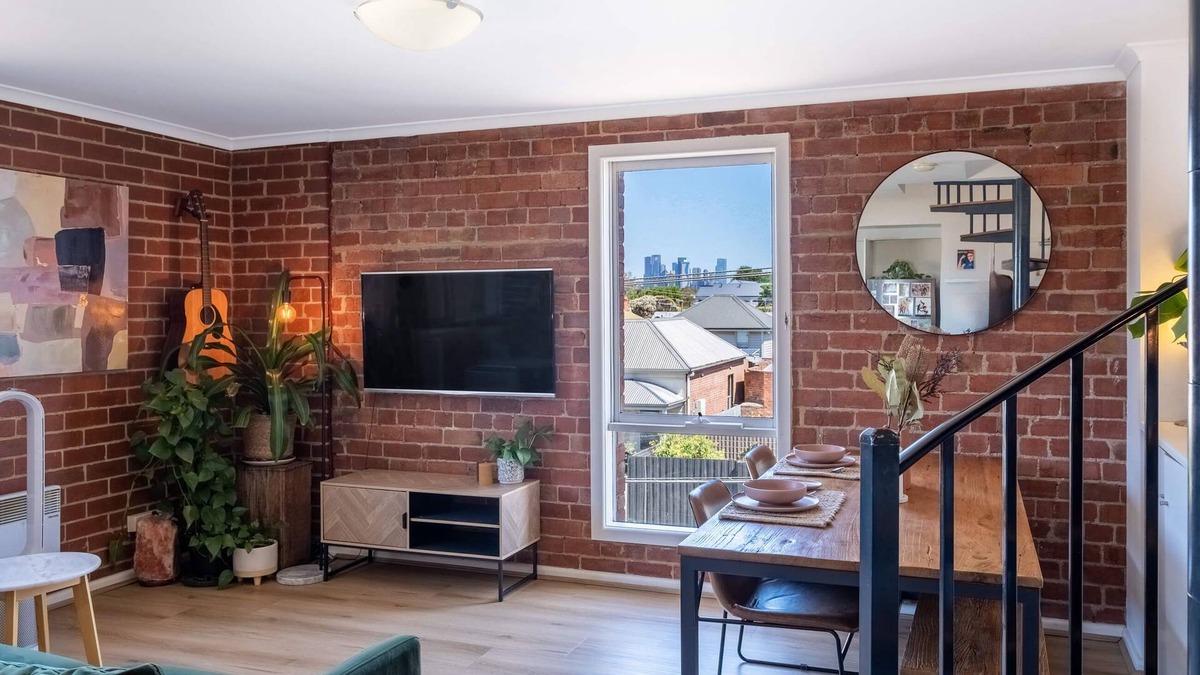 Brunswick West Apartment | Heritage Loft in Brunswick- city views, free secure parking + workspace