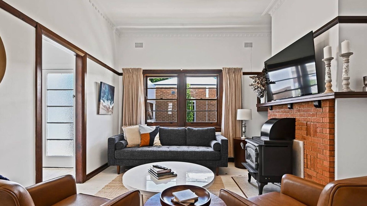 Orange House | Heritage Oasis on Kite - Short Walk to CBD
