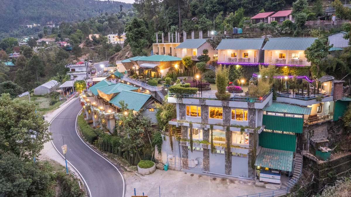 Kausani Hotel | Heritage Resort