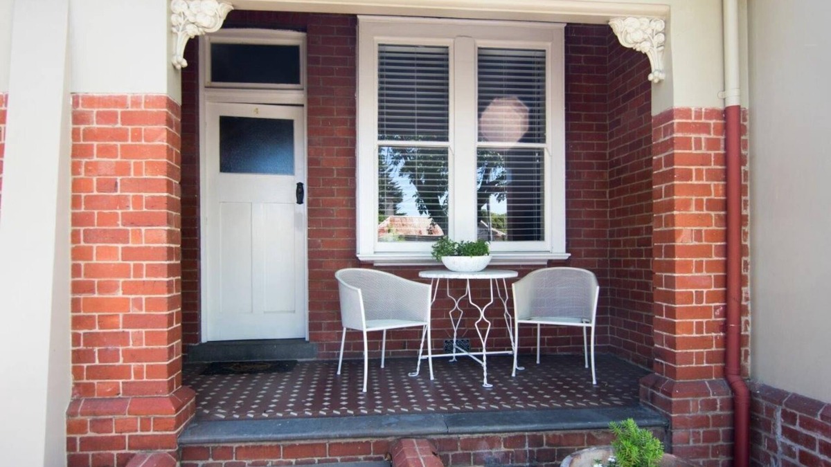 Geelong Apartment | Heritage Studio Walk to Geelong Waterfront