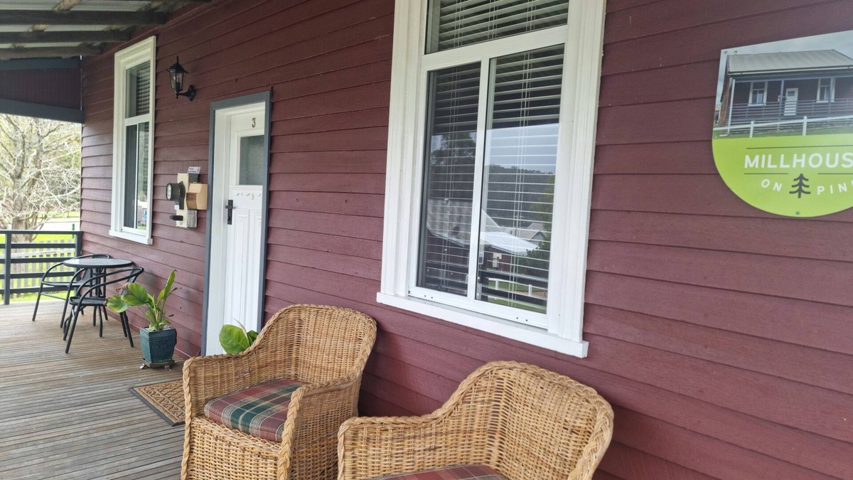 Pemberton Cottage | Heritage Timber Cottage - close to shops & amenities