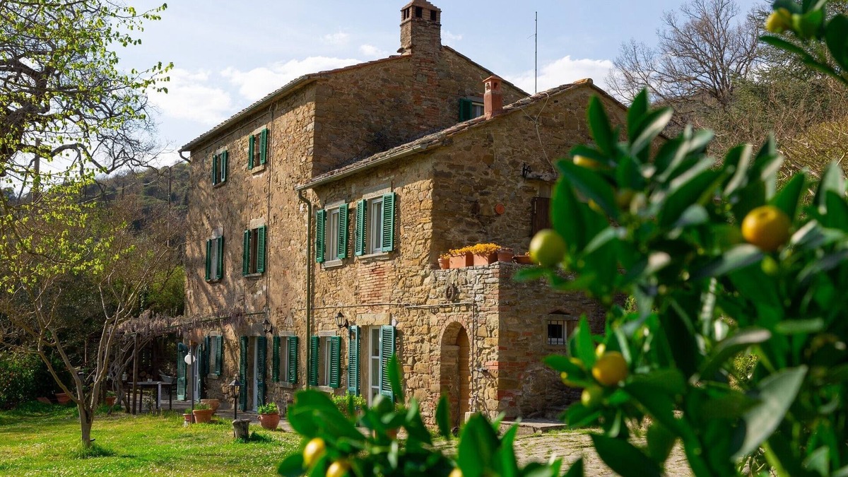 Cortona Villa | Heritage Tuscan Farmhouse with private swimming pool