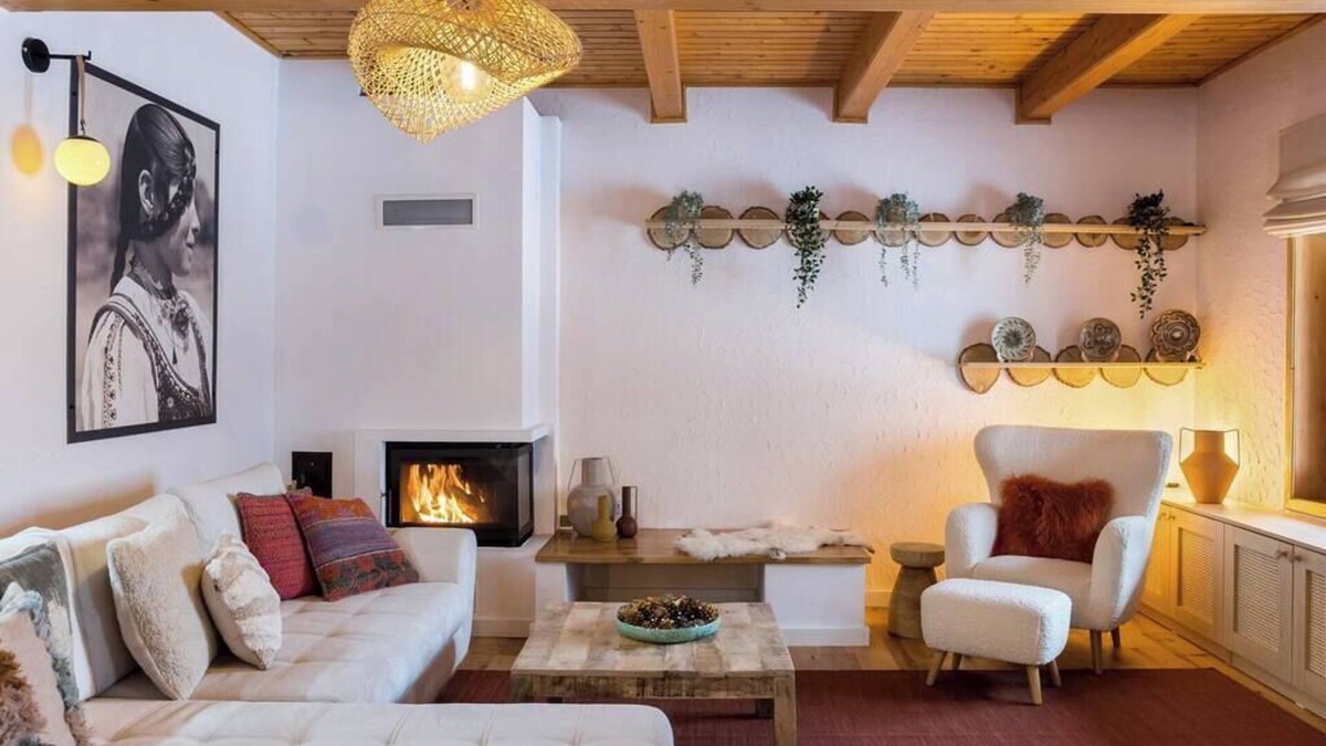Bran Cabin | Heritage Villa Predelut - Fireplace and Baby Crib