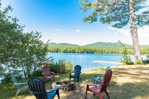 Sanbornton House | Hermit Lake Escape Family Fun - Beachfront BBQ