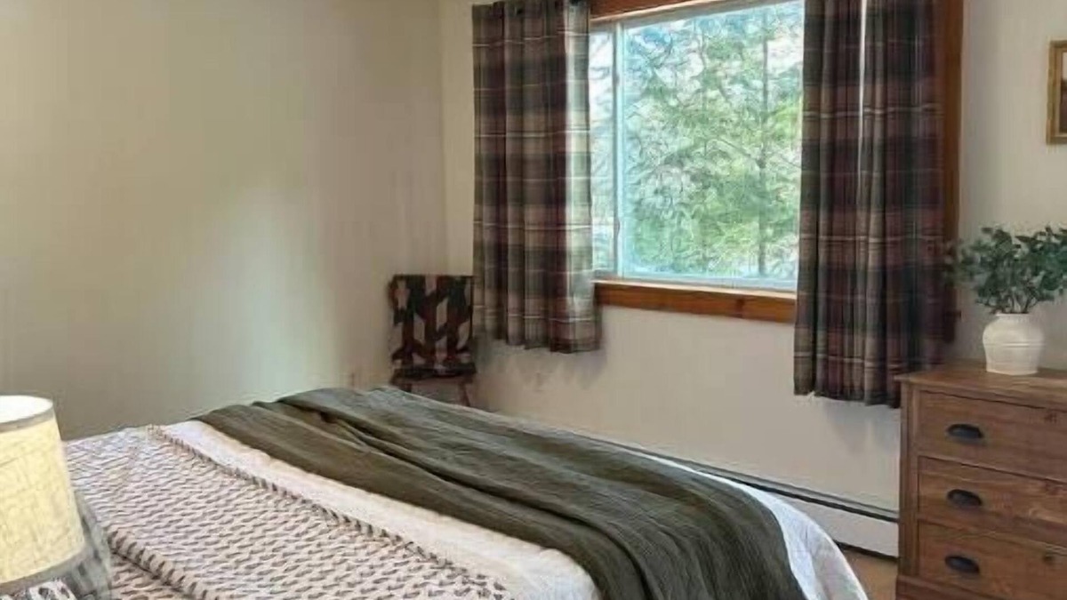 Sanbornton House | Hermit Lake House living in the Hart of New Hampshire's Lake Region.