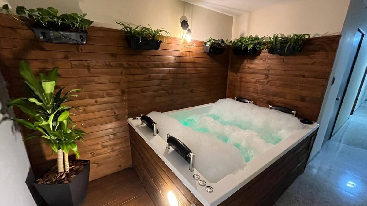 Laureles - Estadio House | Hermosa Casa con 2 Jacuzzi