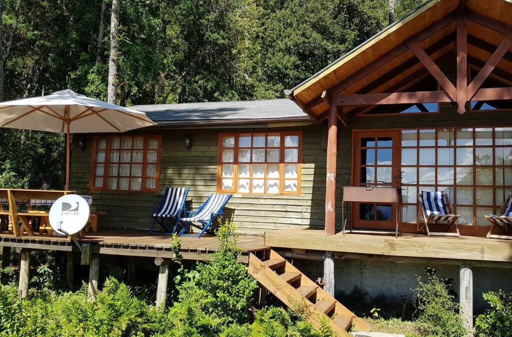 Pucon House | Hermosa casa con orilla de lago Caburgua