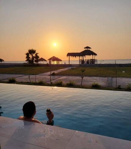 Ica House | HERMOSA CASA CON PISCINA FRENTE AL MAR - PRIMERA FILA
