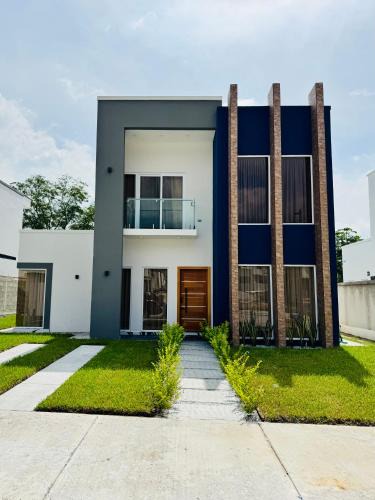 Sector 1 Nor-Oeste House | Hermosa casa moderna con piscina