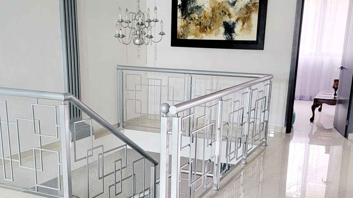 Uruapan House | Hermosa y moderna casa que te ofrece una relajada estadía.