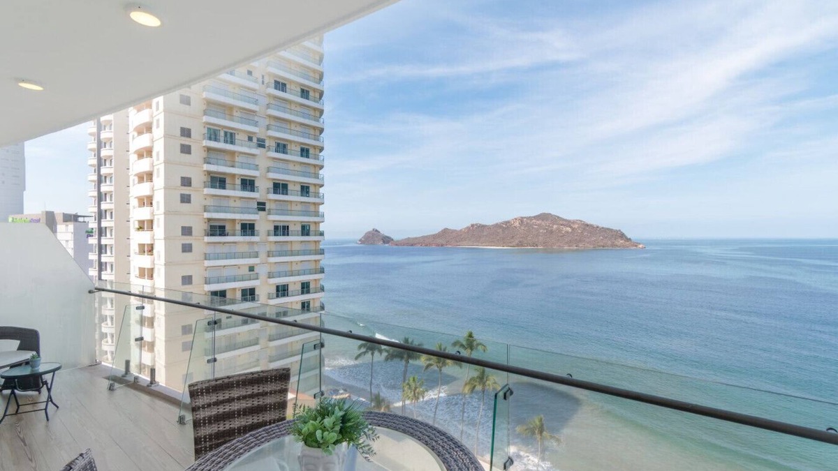 Zona Dorada Apartment | Hermosas vistas en Piso 10 en Camino al Mar